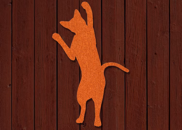 Fasaddekor av katt i cortenplåt.