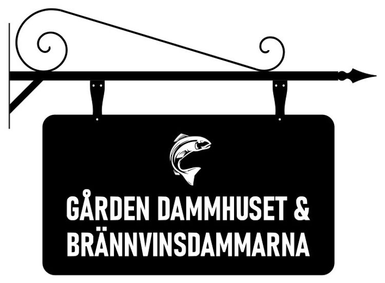 Gårdsskylt "Gården Dammhuset & Brännvinsdammarna"