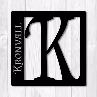 Personlig skylt med Husnummer / Bokstav och ditt Namn "Fyrfaldigheten"