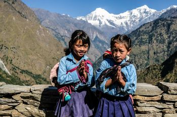 STØTT skolefond for høyere utdannelse til jenter i Nepal