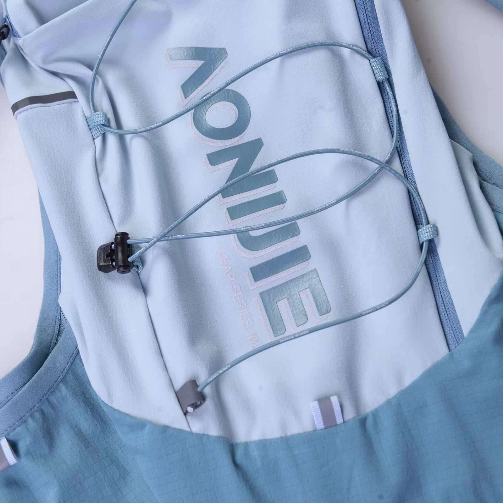 Aonijie Trail Running Backpack 5L Ljusblå