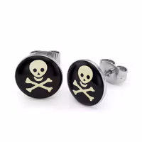 Dödskalle Örhängen i Kirurgiskt Stål med Svart Emalj – Jolly Roger (Par)