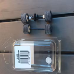 Scalextric C8095 - Axles, whees and tyres - front and rear for Bmw 318 / 320 - White hub / Vitfärgad fälg