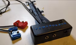 Scalextric Classic -  Terminal/PowerBase för fyrspårig bana inkl kabel och kontakter för spår 3-4