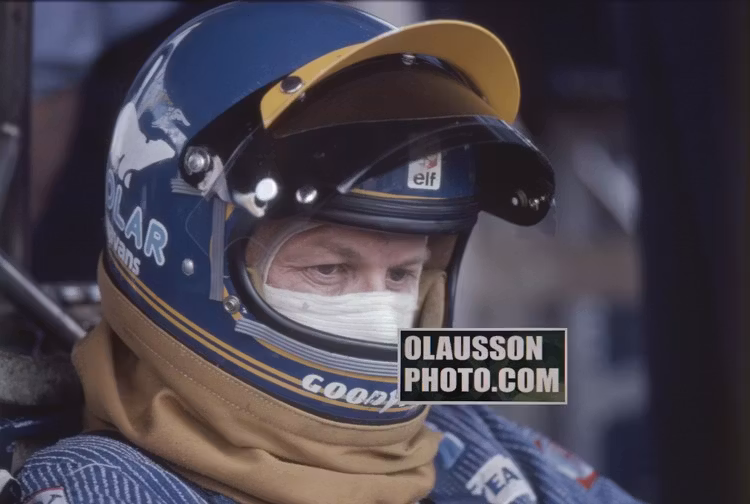 1977 - Porträtt av en sliten Ronnie - rynkorna syns nu - 60 x 80 cm i exklusivt plexiglas!