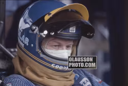 1977 - Porträtt av en sliten Ronnie - rynkorna syns nu - 60 x 80 cm i exklusivt plexiglas!