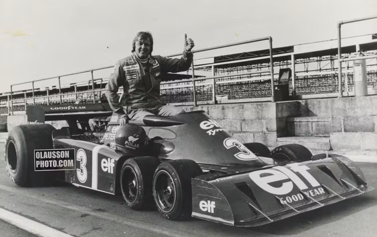 1977 - Ronnie Peterson - 6-hjul - Tyrrell - 4 foto, glasad, ram, äkta autograf