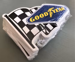 Goodyears F1-dekaler - oöppnad bunt med 60 - 80 st nya klistermärken, 65x100 mm