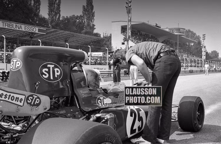 1971, Ronnie före starten av världens snabbaste F1-lopp - 20x30cm