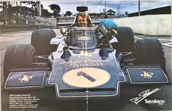Ronnie Peterson i Lotus 72 på Interlagos 1974 - monterad miniposter 29 x 44 cm