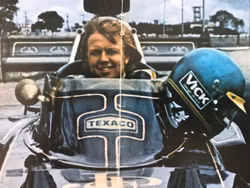 Ronnie Peterson i Lotus 72 på Interlagos 1974 - monterad miniposter 29 x 44 cm
