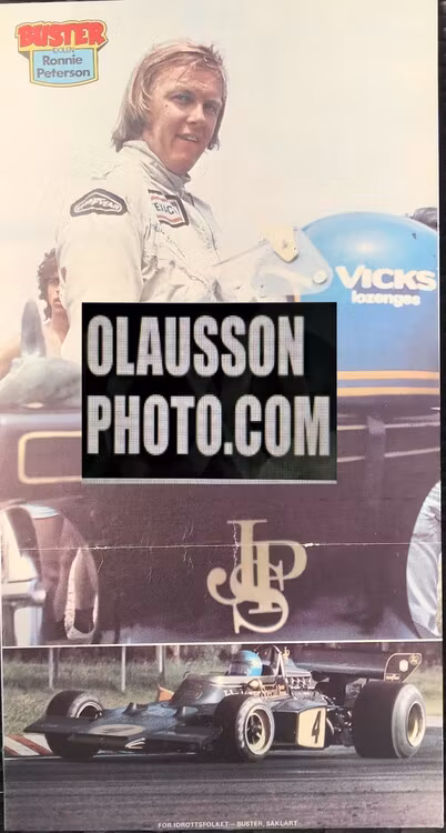 Ronnie Peterson miniposter - Argentina '73 i Lotusdebuten - 26x48 cm, monterad