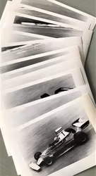 Formel 1-VM 1975 - 12 foto från 10 olika stall - format 70 x 100 mm