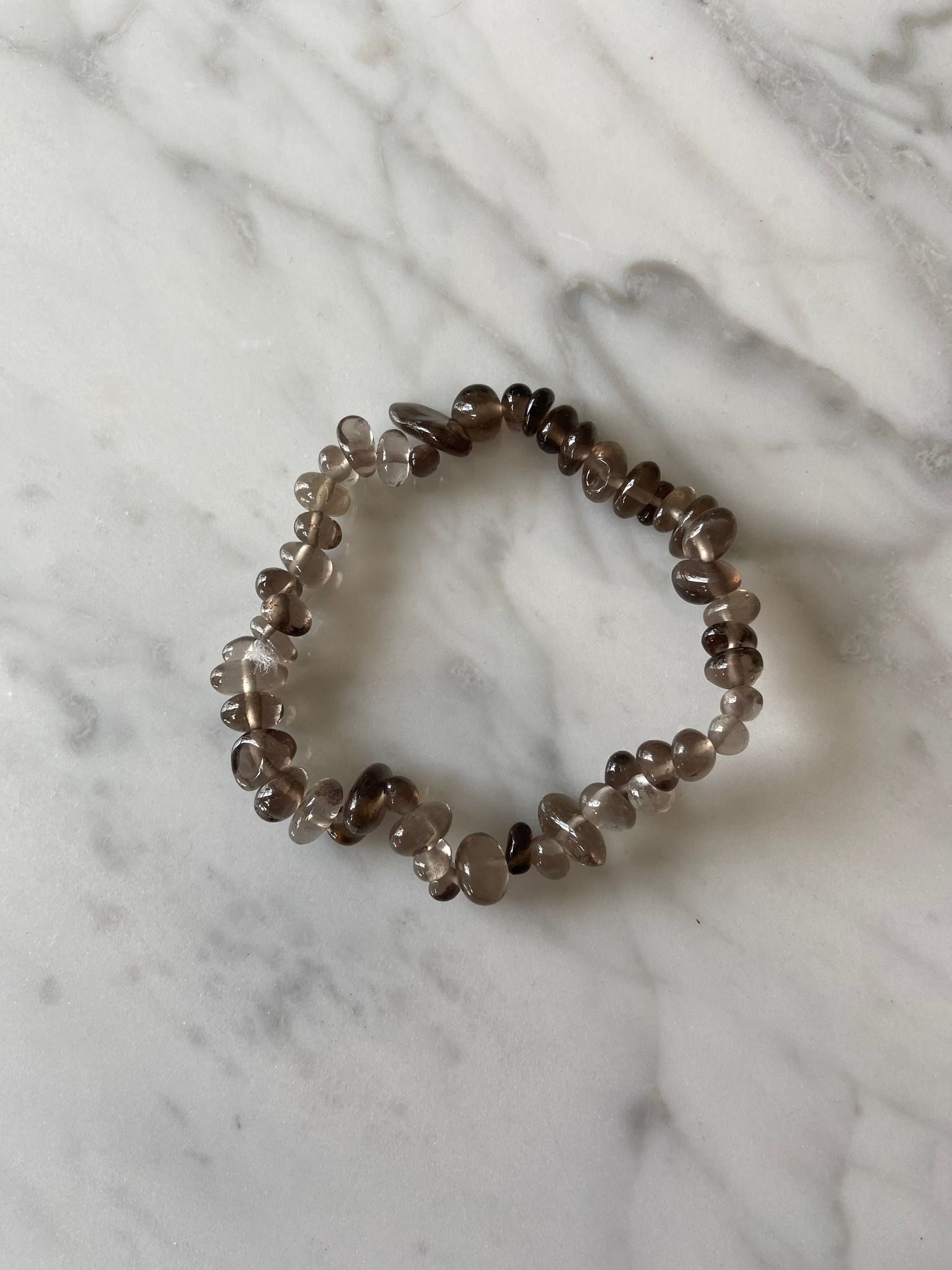 LAGERRENSNING: Armband i rökkvarts 45% rea