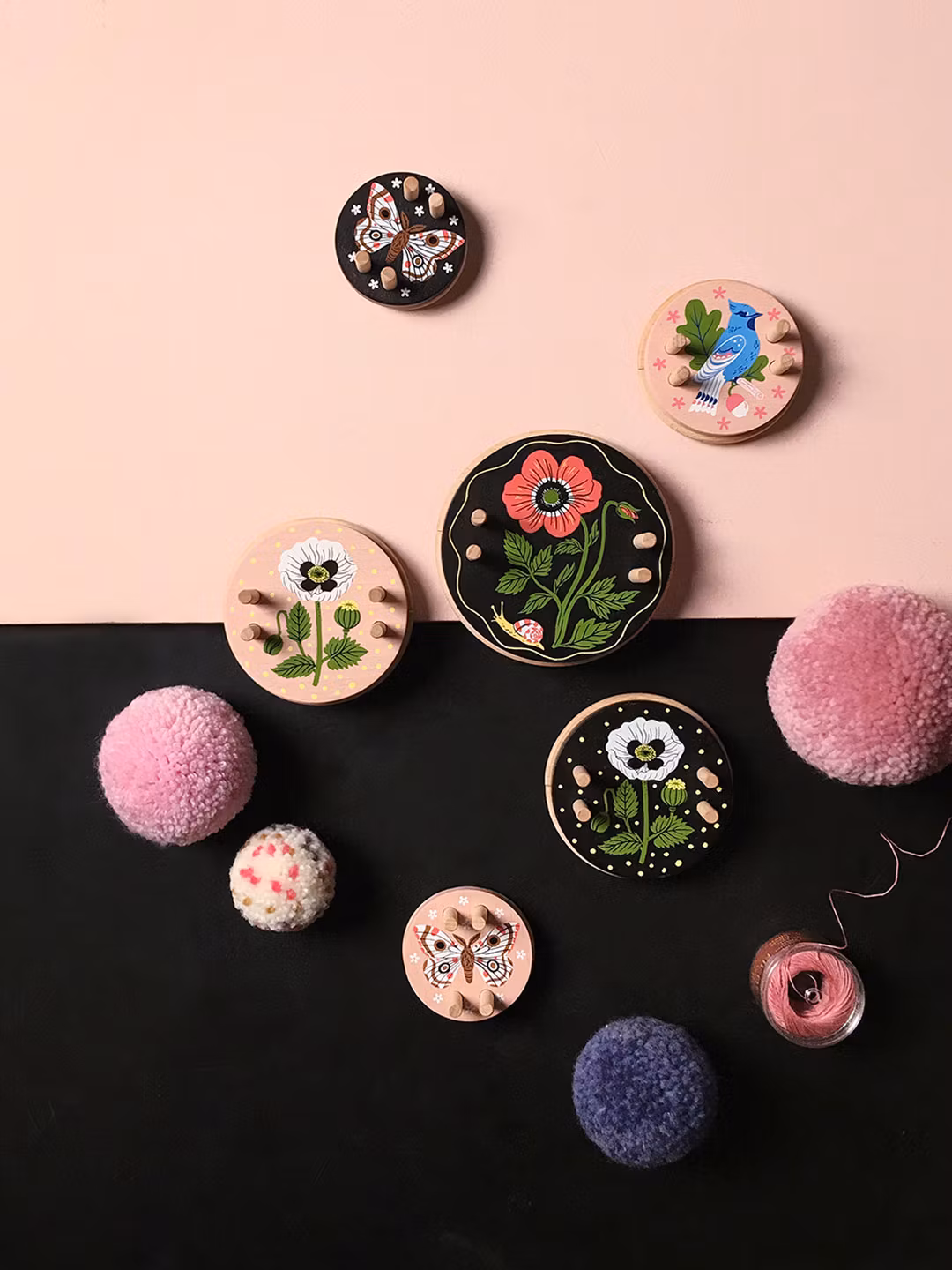 Pom Maker Oana Befort Pink - rosa pom-pom-verktyg i trä (Extra Small)