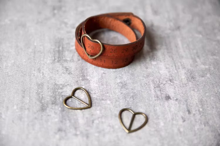 Måttarmband i vegetabiliskt garvat läder