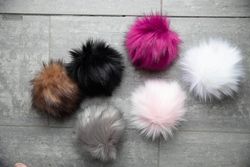 Lovafur Fox - lyxig pom pom i fuskpäls