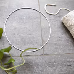 Metallring vit 20 cm