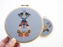 Junebug and Darlin - Broderikit Tavla - Moths