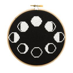 Junebug and Darlin - Broderikit Tavla - Moon Phases