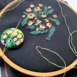 Junebug and Darlin - Broderikit Tavla - Moonlit Daisy