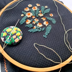 Junebug and Darlin - Broderikit Tavla - Moonlit Daisy