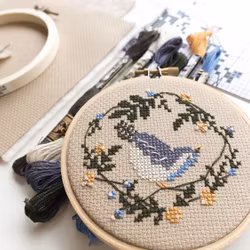 Junebug and Darlin - Broderikit Tavla - Spring Bird