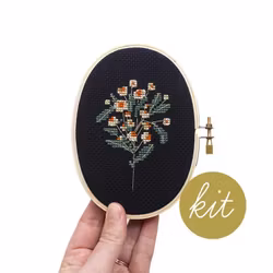 Junebug and Darlin - Broderikit Tavla - Moonlit Daisy