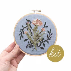 Junebug and Darlin - Broderikit Tavla - Dianthus