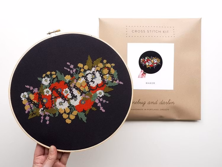 Junebug and Darlin - Broderikit Tavla - Maker