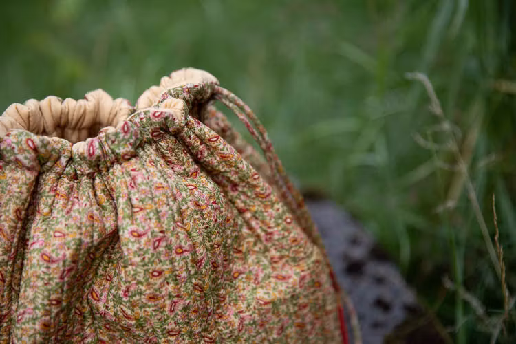 Relove and Roses Luna bag - projektväska #3 i återvunnet tyg