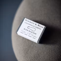 Merchant & Mills Black Bulb Pins - svarta säkerhetsnålar eller stickmarkörer