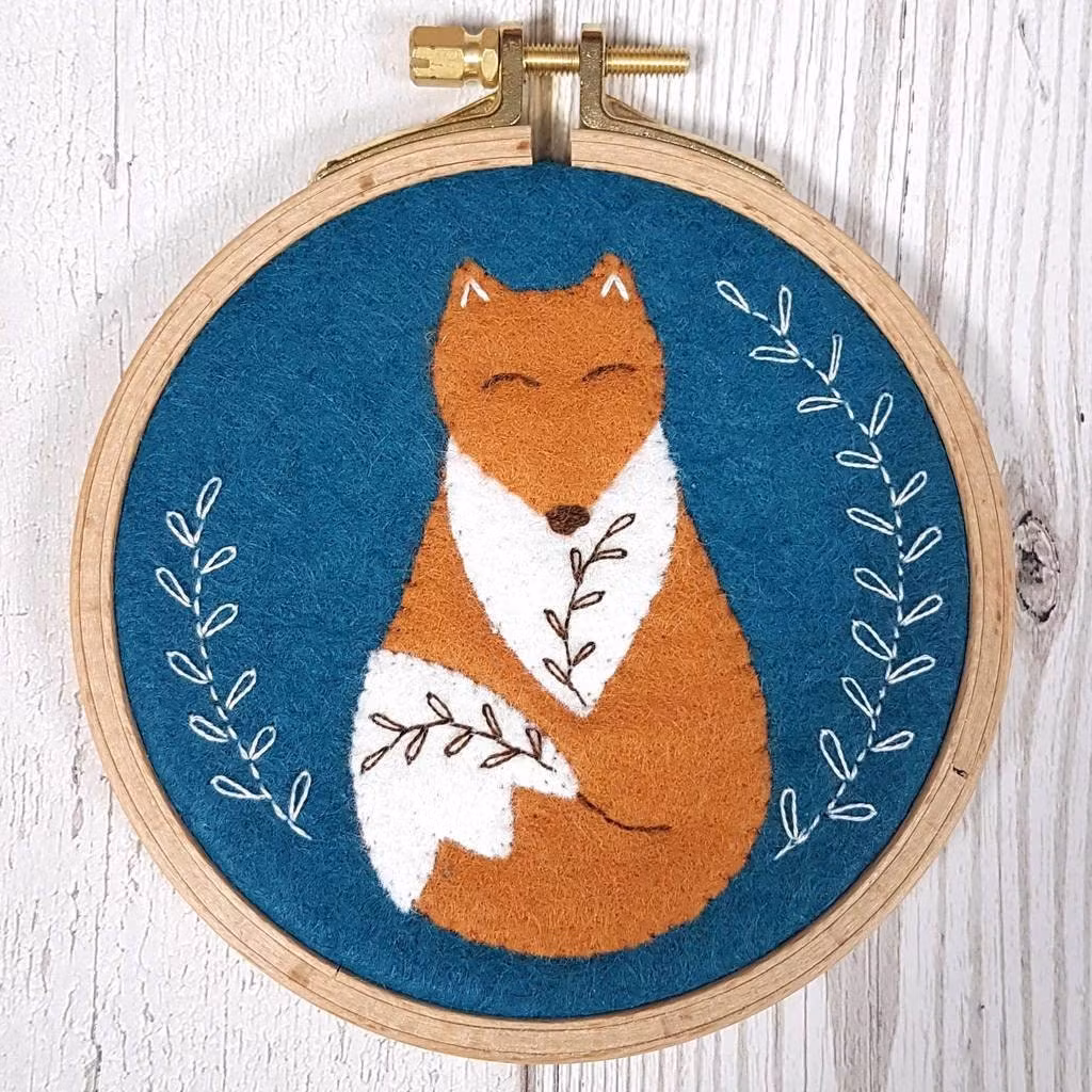Corinne Lapierre - Folk Fox Felt Appliqué - kit för filtsömnad