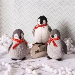 Corinne Lapierre - Baby Penguins Felt Craft Kit - kit för filtsömnad