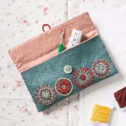 Corinne Lapierre - Felt Sewing Pouch - kit för att sy en väska i filtsömnad