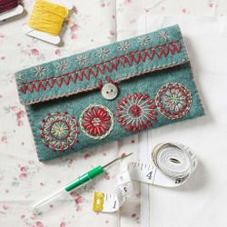 Corinne Lapierre - Felt Sewing Pouch - kit för att sy en väska i filtsömnad