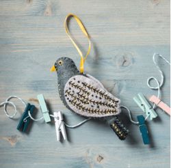 Corinne Lapierre - Colly Bird Felt Craft Kit - kit för filtsömnad