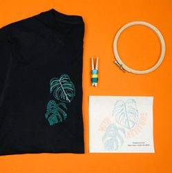 Make me stitch - Broderikit Kläder - Monstera