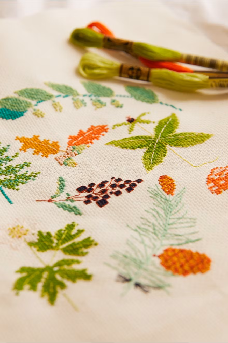 DMC Mindful Making - The Woodland Glade - kit med korsstygnsbroderi