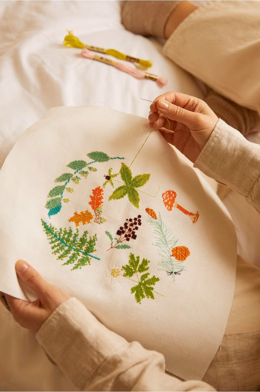 DMC Mindful Making - The Woodland Glade - kit med korsstygnsbroderi