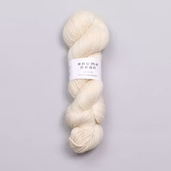 Rauma Vandre i härva - sockgarn i 100 % norsk ull att färga själv