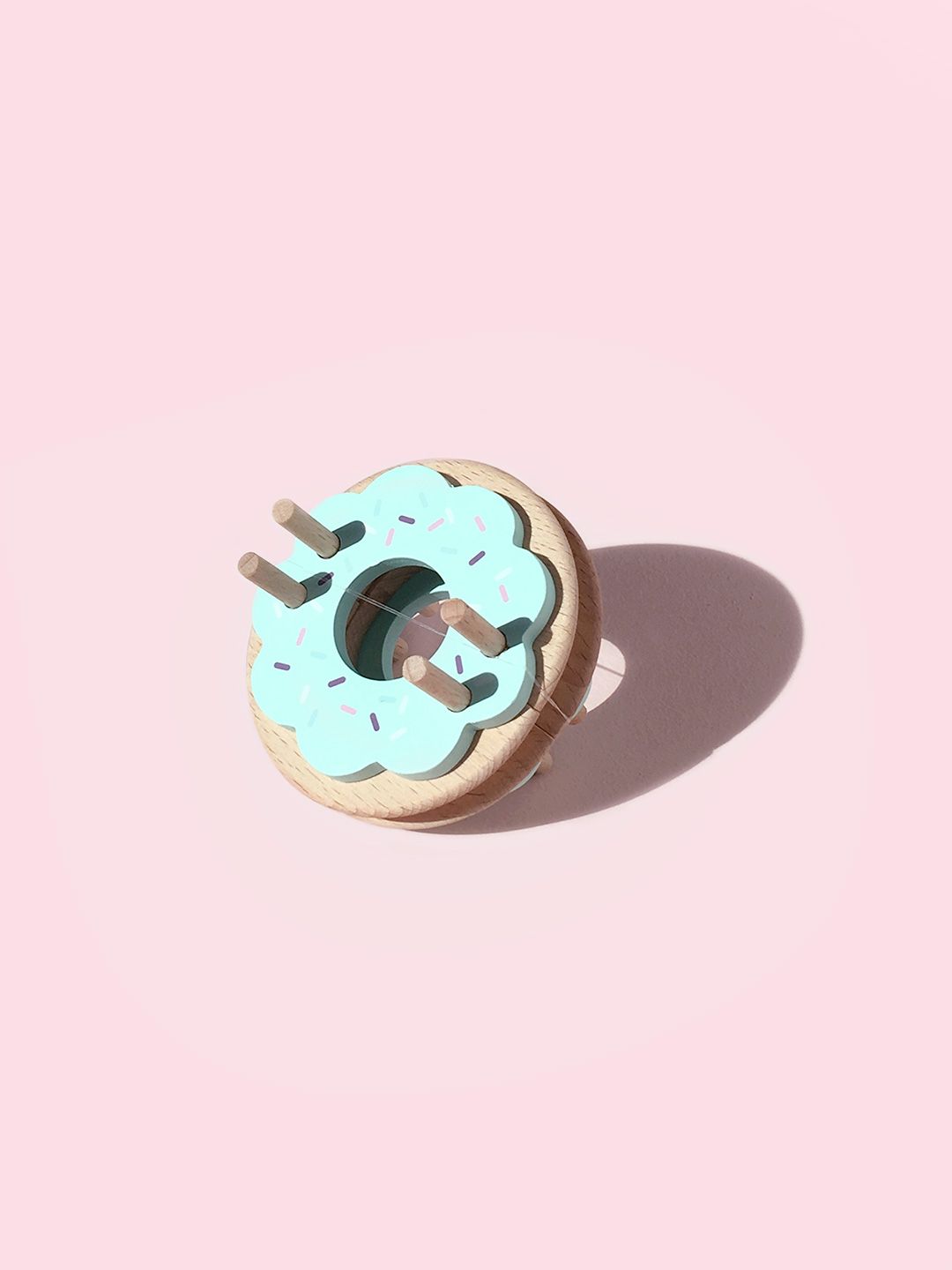 Pom Maker Donut Blue Frost - ljusblått pom-pom-verktyg munk i trä (Medium)