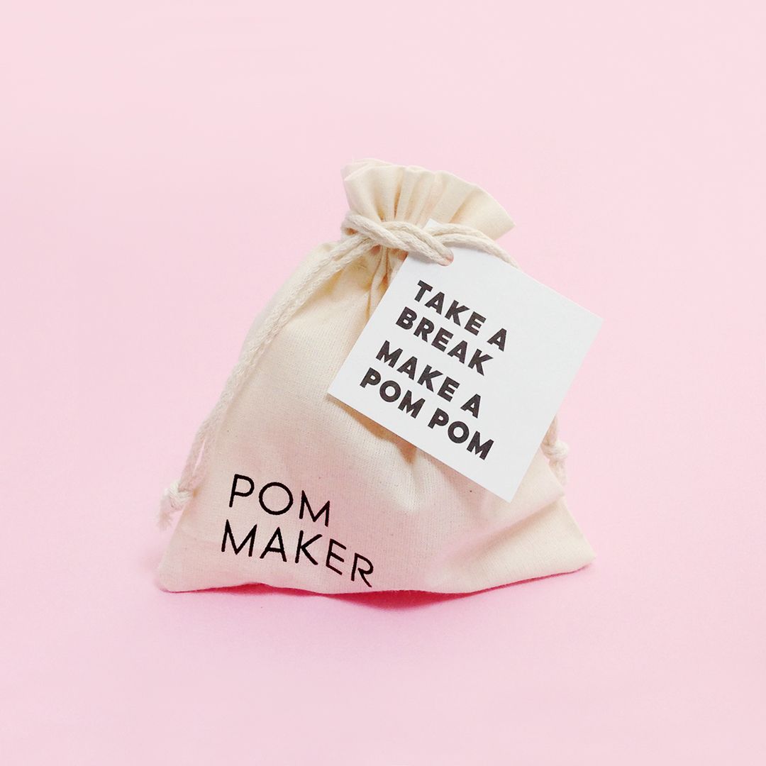 Pom Maker Donut Blue Frost - ljusblått pom-pom-verktyg munk i trä (Medium)