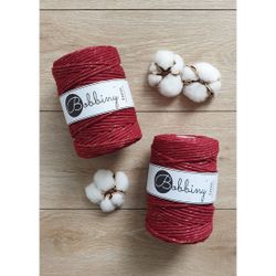 Bobbiny Golden Wine Red - vinrött garn med guldig tråd (flera modeller)