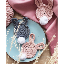 Virkmönster Bobbiny "Bunny Coaster" - virkade glasunderlägg med kaninöron i Junior-garn