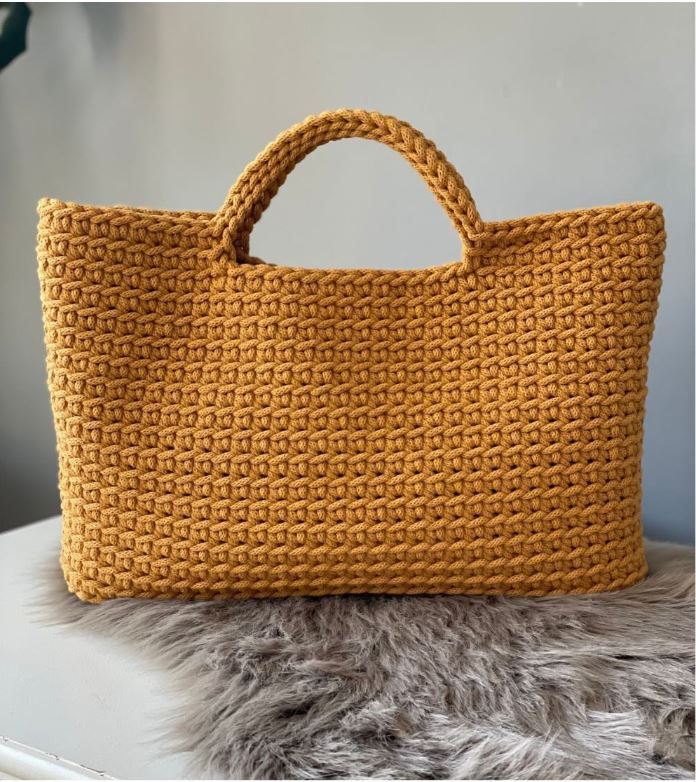 virkad väska "Chatarina" i flätat bomullsgarn Bobbiny Premium design Halls hantverk