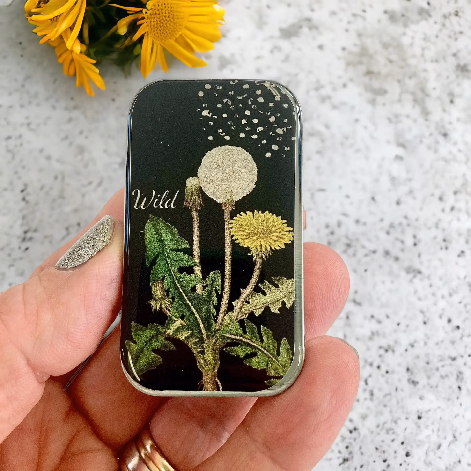 Firefly Notes Dandelion notions tin - Liten metallask med maskrosor för små tillbehör