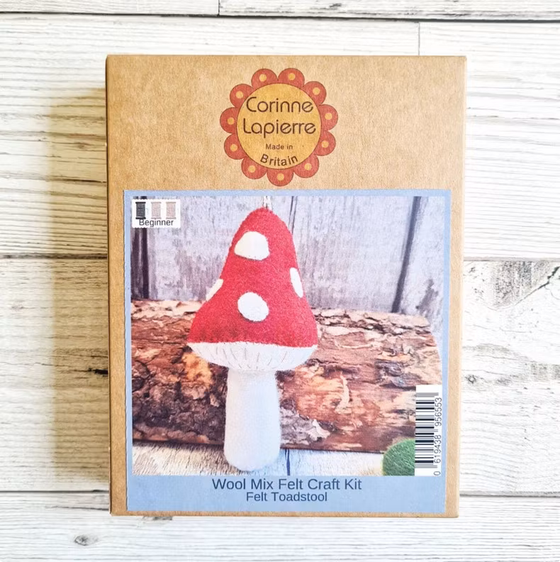 Corinne Lapierre - Toadstool Felt Craft Kit - kit för att sy en flugsvamp i filt