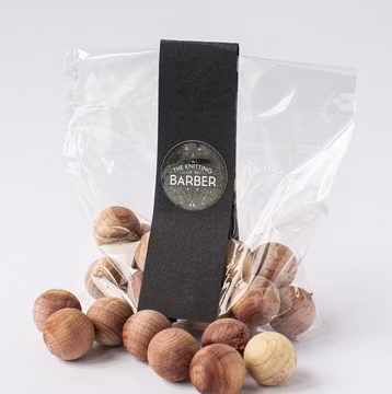 The Knitting Barber Cedar Balls - cederträkulor som skyddar mot mal