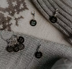 The Knitting Barber Needle tracker - markörer för att komma ihåg storlek på sticka eller virknål